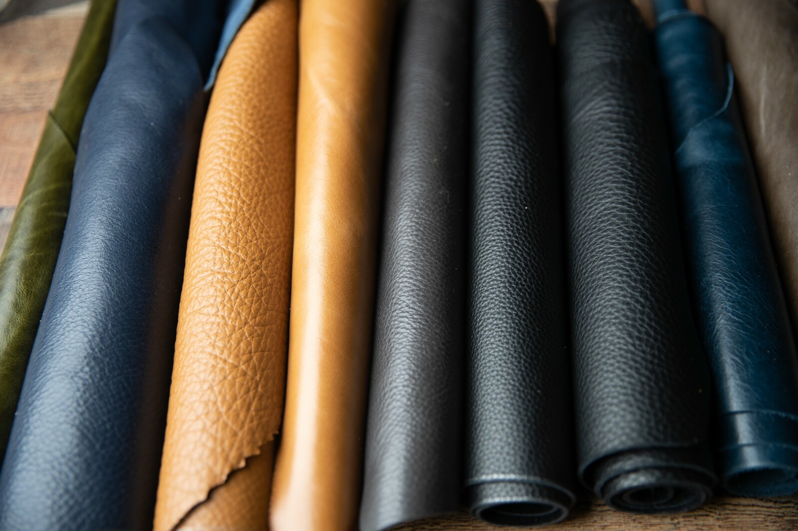 Premium Italian Cowhide Leather Scraps upholstery — X Large Size Pieces 12″x18