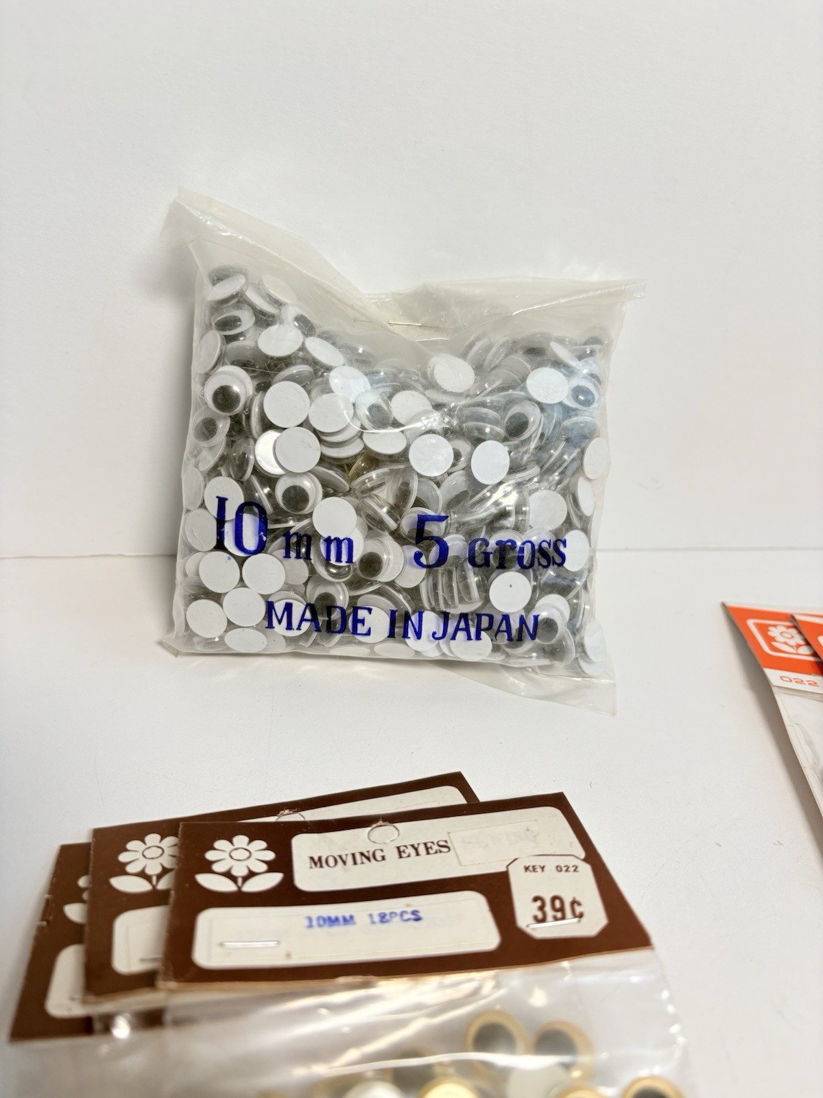 Vintage Lot For Crafts Google Googly Eyes Assorted Sizes – Glue on & Sew on