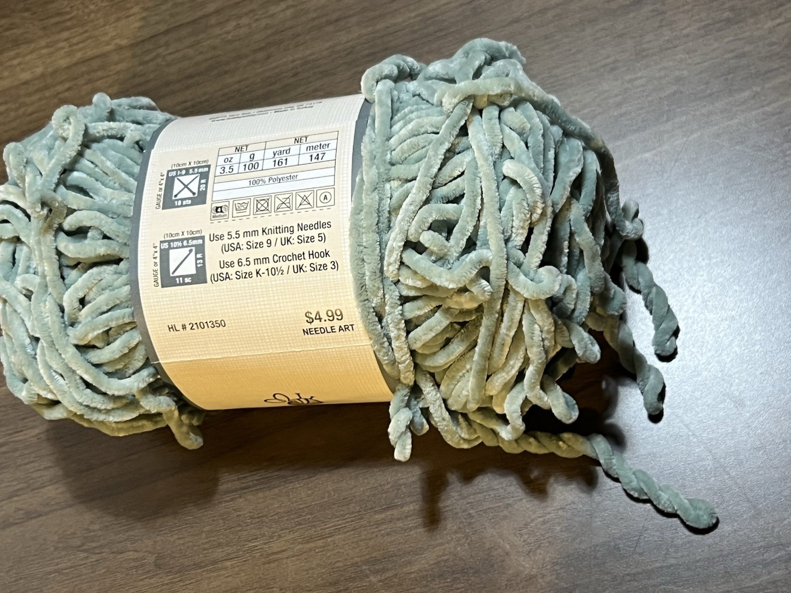 Yarn Bee VELVETY SMOOTH ARAN Yarn 2 COLORS Polyester 3.5oz/161yds.Full & Partial