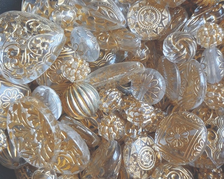1/2 LB Mix, Golden Metal Enlaced, Transparent Acrylic Beads (8mm – 28mm)