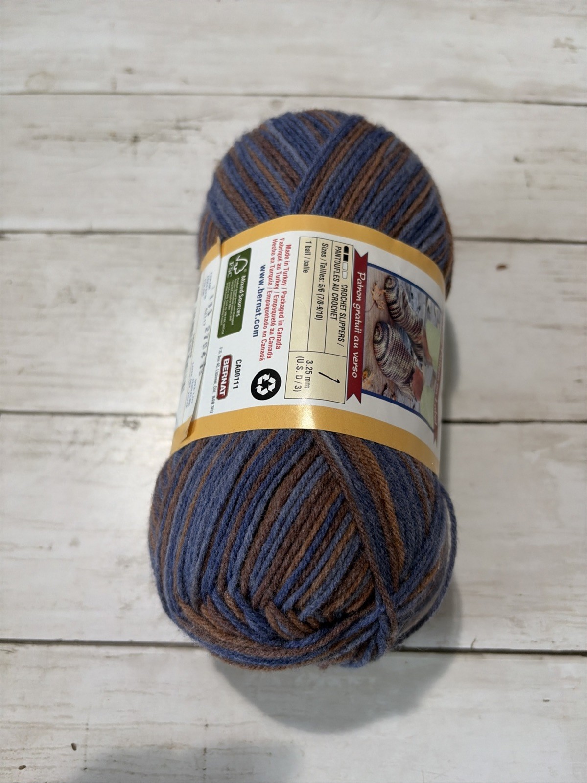 BERNAT SOX SOCK YARN SUPER FINE WOODEN DENIM 1 SKEIN 425 YARDS MAKES A PAIR B11