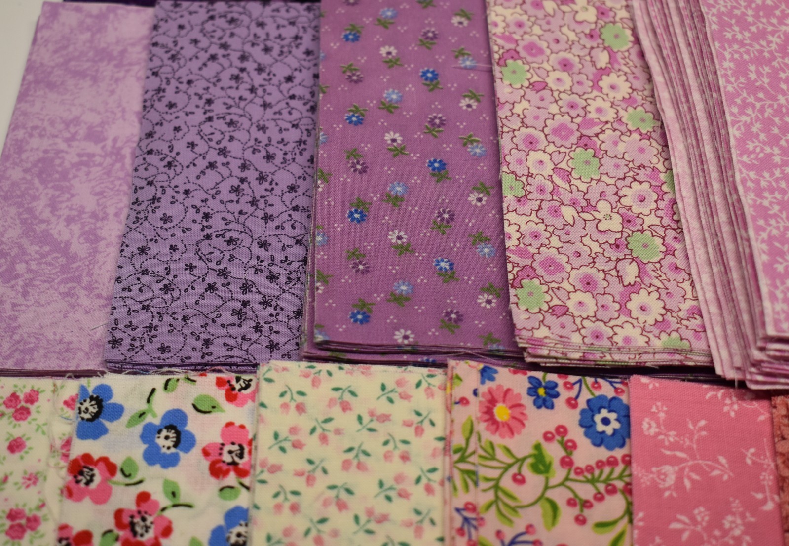284 – 5″ Cotton Fabric Charm Squares lot PINK PURPLE FLORAL CALICO Rotary Cut