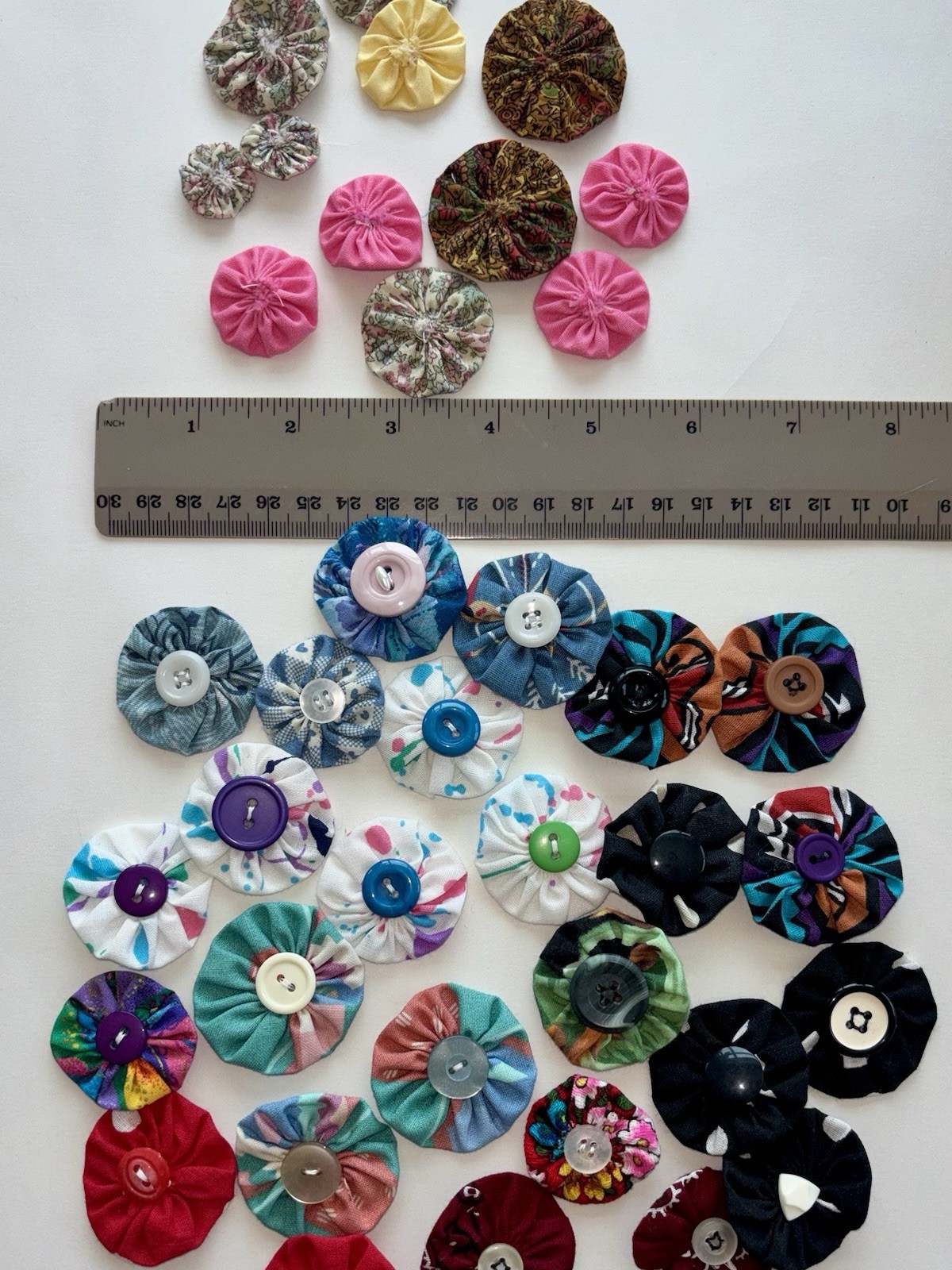 Vintage Fabric Yo-Yo Quilt Craft Lot 130 Handmade Suffolk Puffs Mixed Prints