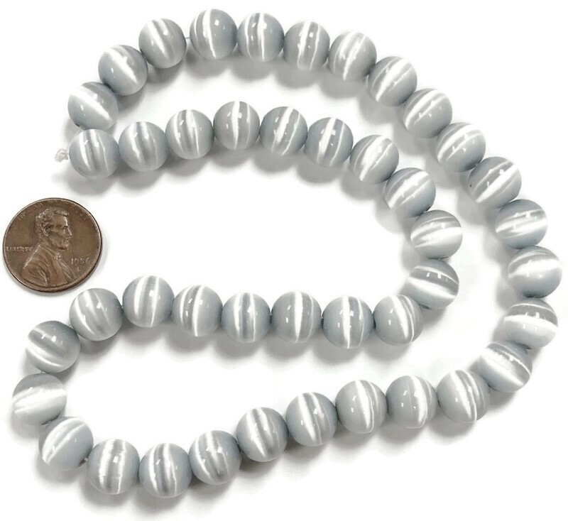 38 Cat’s Eye Fiber Optic Silver Glass 10mm. Smooth Round Beads 2605