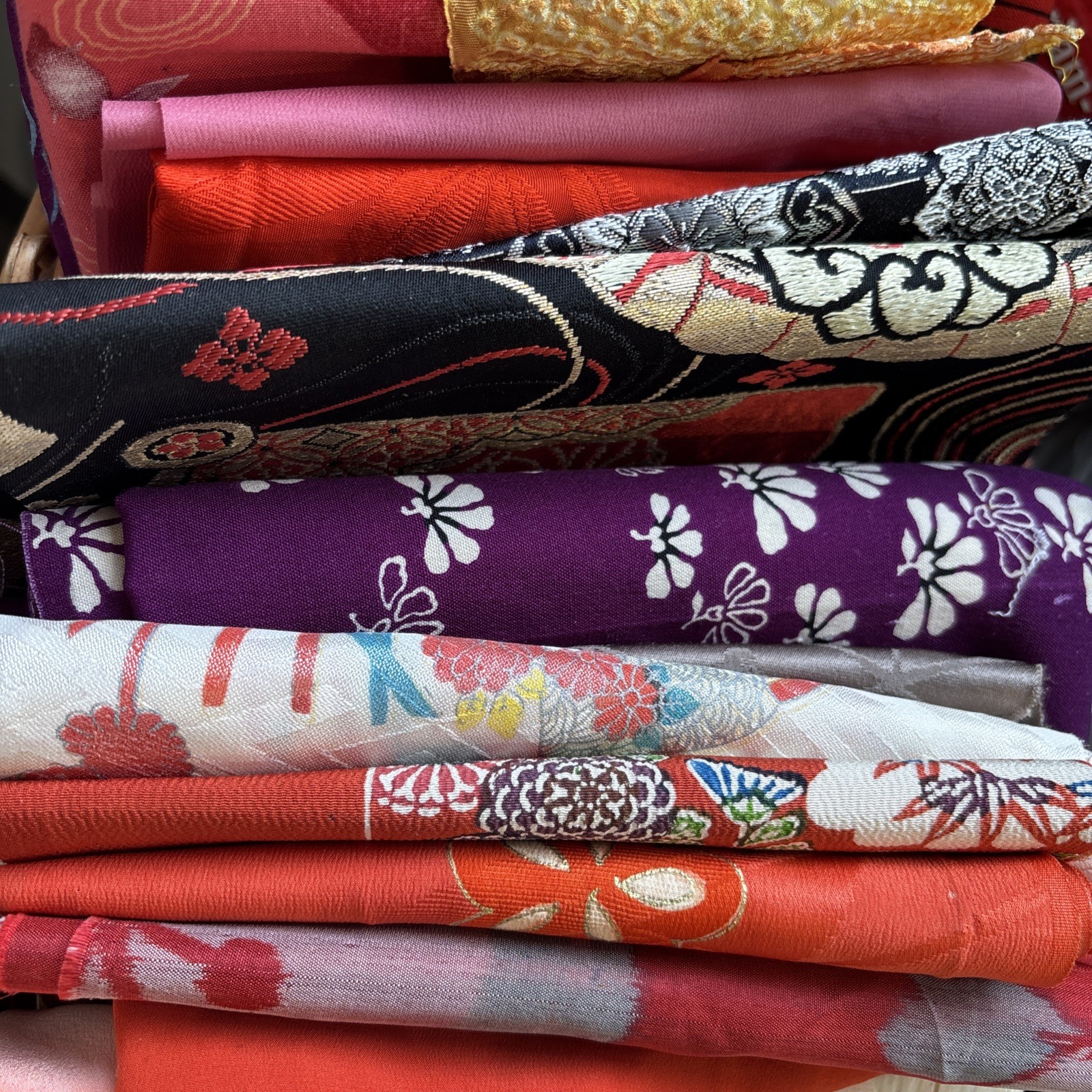 1/2 Lbs Of Scraps Of Japanese Kimono Print Fabric lots Mixed Silk, Cotton, Linen
