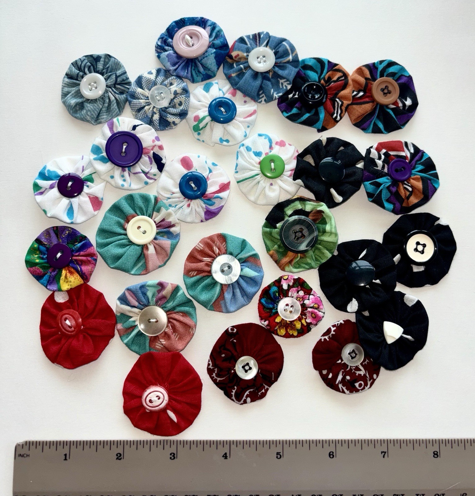 Vintage Fabric Yo-Yo Quilt Craft Lot 130 Handmade Suffolk Puffs Mixed Prints