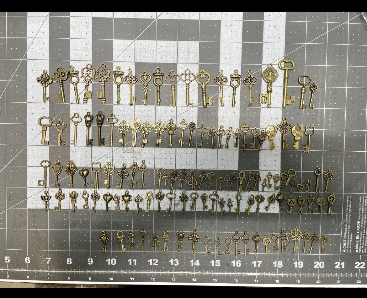 **125PCS Vintage Skeleton Key Charms – Antique Bronze for DIY Jewelry & Wedding