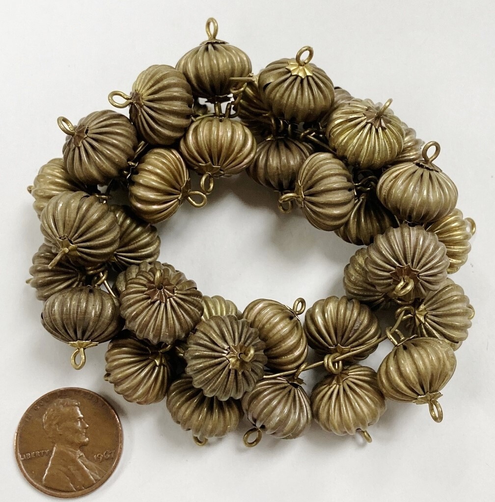 12 VINTAGE PATINA BRASS ROUND 18mm. CORRUGATED PENDANT BEAD CHARMS D572