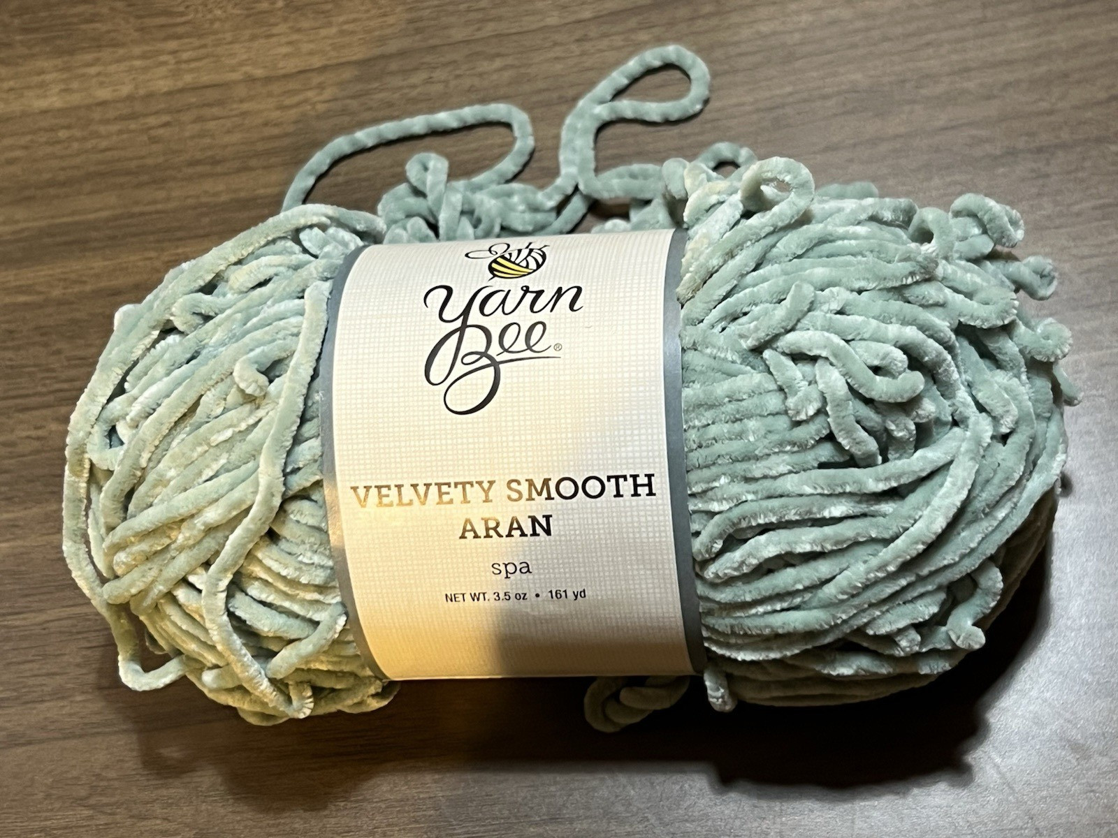Yarn Bee VELVETY SMOOTH ARAN Yarn 2 COLORS Polyester 3.5oz/161yds.Full & Partial