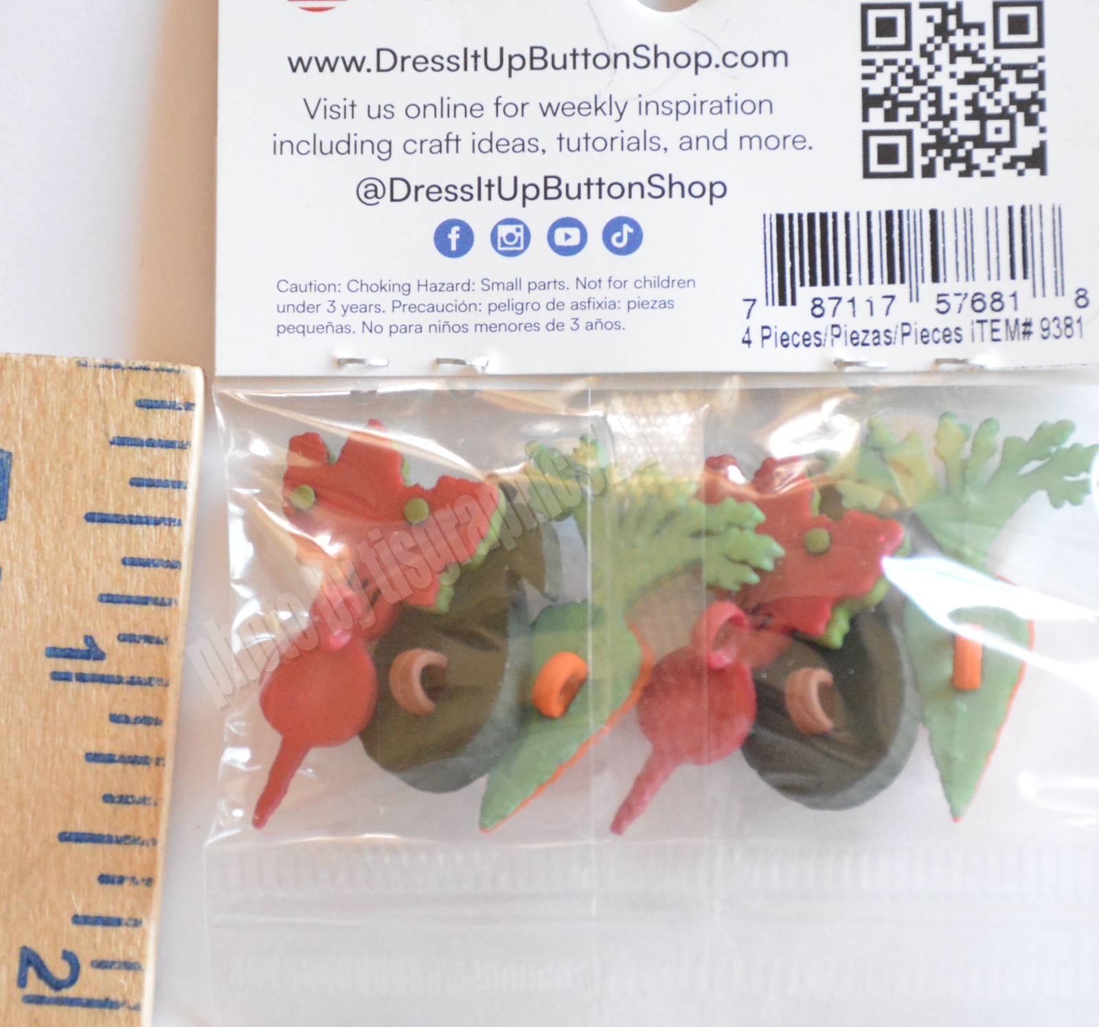 Fresh Produce / Garden Theme Shank Buttons / Beets ~ Carrots ~ Avocado