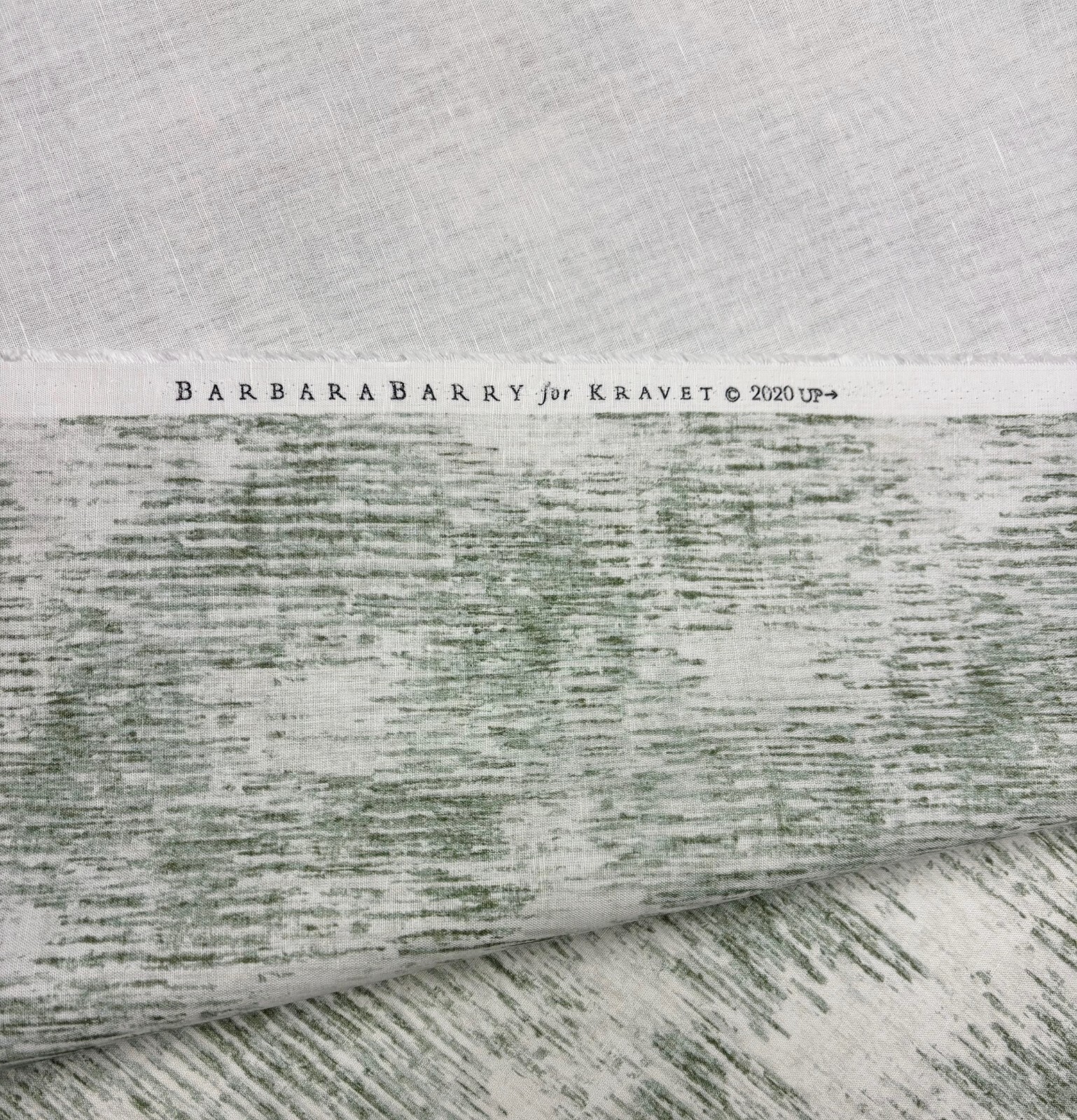 KRAVET BARBARA BARRY PRINTED MODERN WATERCRESS GREEN ABSTRACT FABRIC BTY 56″W