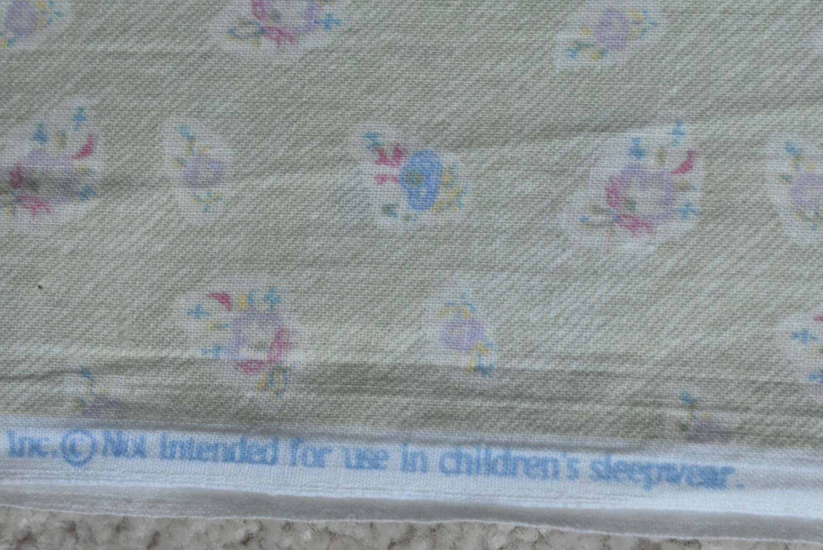 By 1/2 Yd, Vintage, Pastel Pink & Purple on Green Quilt Cotton, Springs, P7649