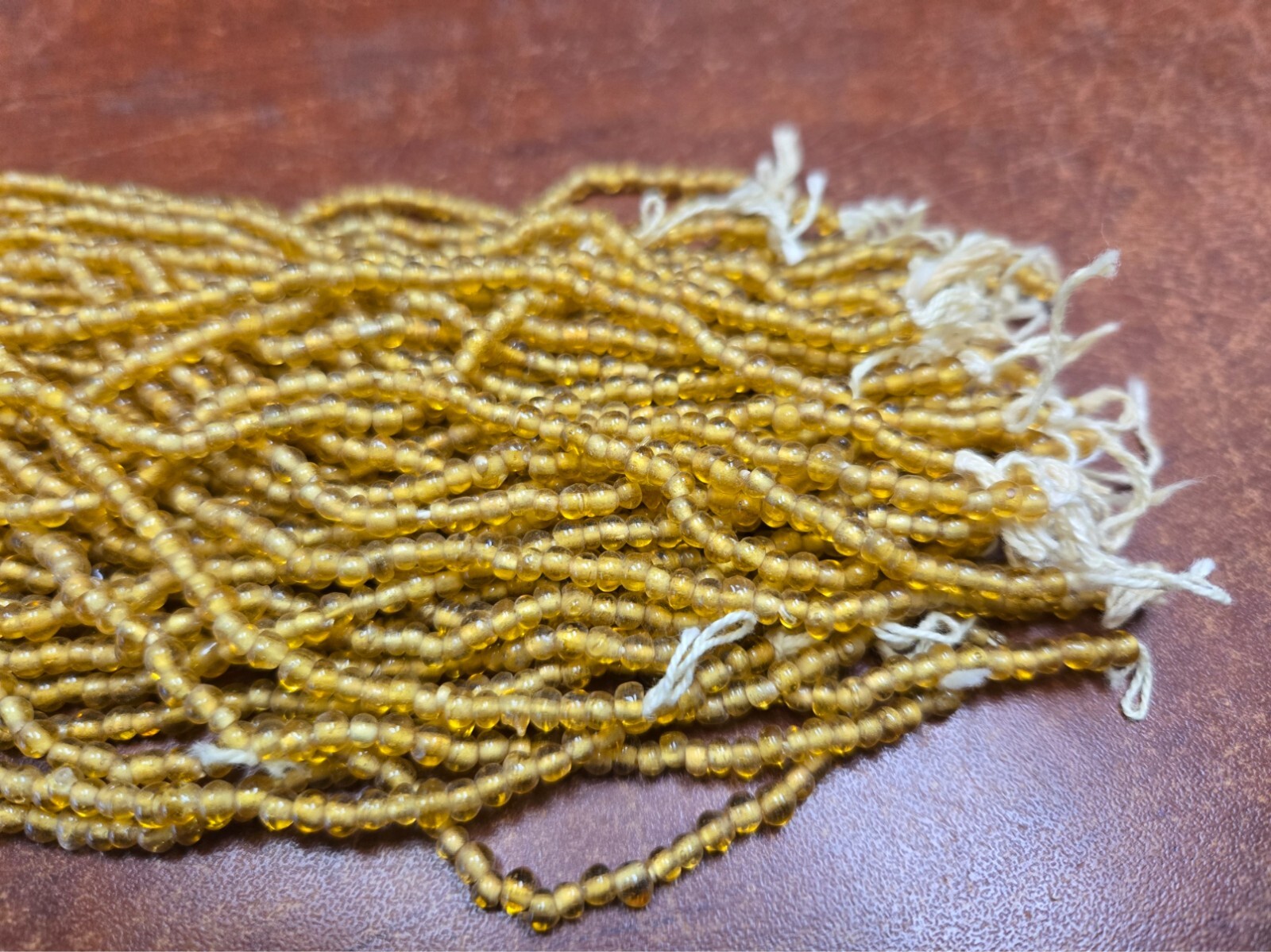 50 STRANDS AMBER GLASS BEADING BEADS 4mm #A252