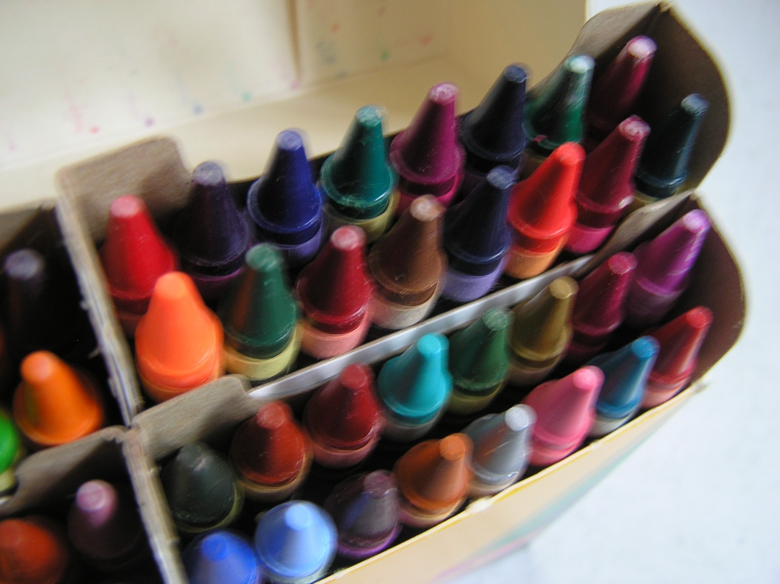Crayola Crayons Collectors Tin 1991 (72 Crayons) & A Box Of 96 From 2004